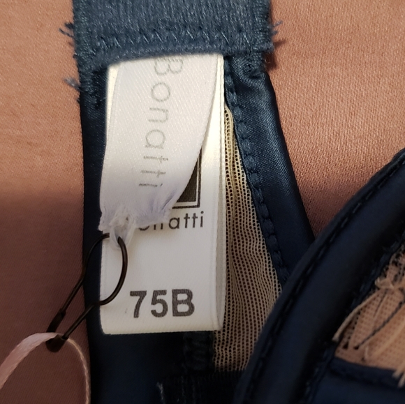 Bra and panty set - Picture 2 of 10